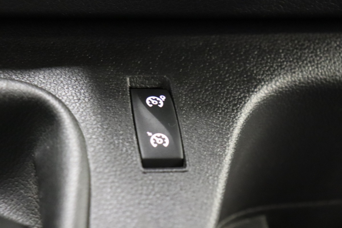 Renault Master 2.3 dCi 135PK L2H2 EURO 6 - Airco - Navi - Cruise - Imperiaal - €17.900,- Excl. Renault Master 2.3 dCi 135PK L2H2 EURO 6 - Airco - Navi - Cruise - Imperiaal - €17.900,- Excl.