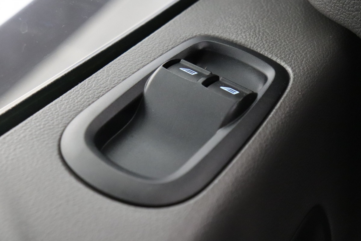 Ford Transit 2.0 TDCI L2H2 EURO 6 - Airco - Cruise - PDC - € 16.900,- Excl.