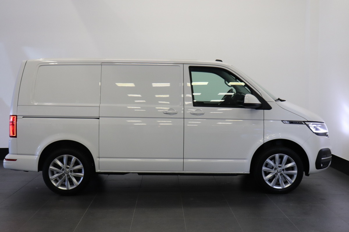 Volkswagen Transporter 2.0 TDI Bulli 204PK Automaat EURO 6 - Airco - Navi - ACC - €25.900,- Excl.