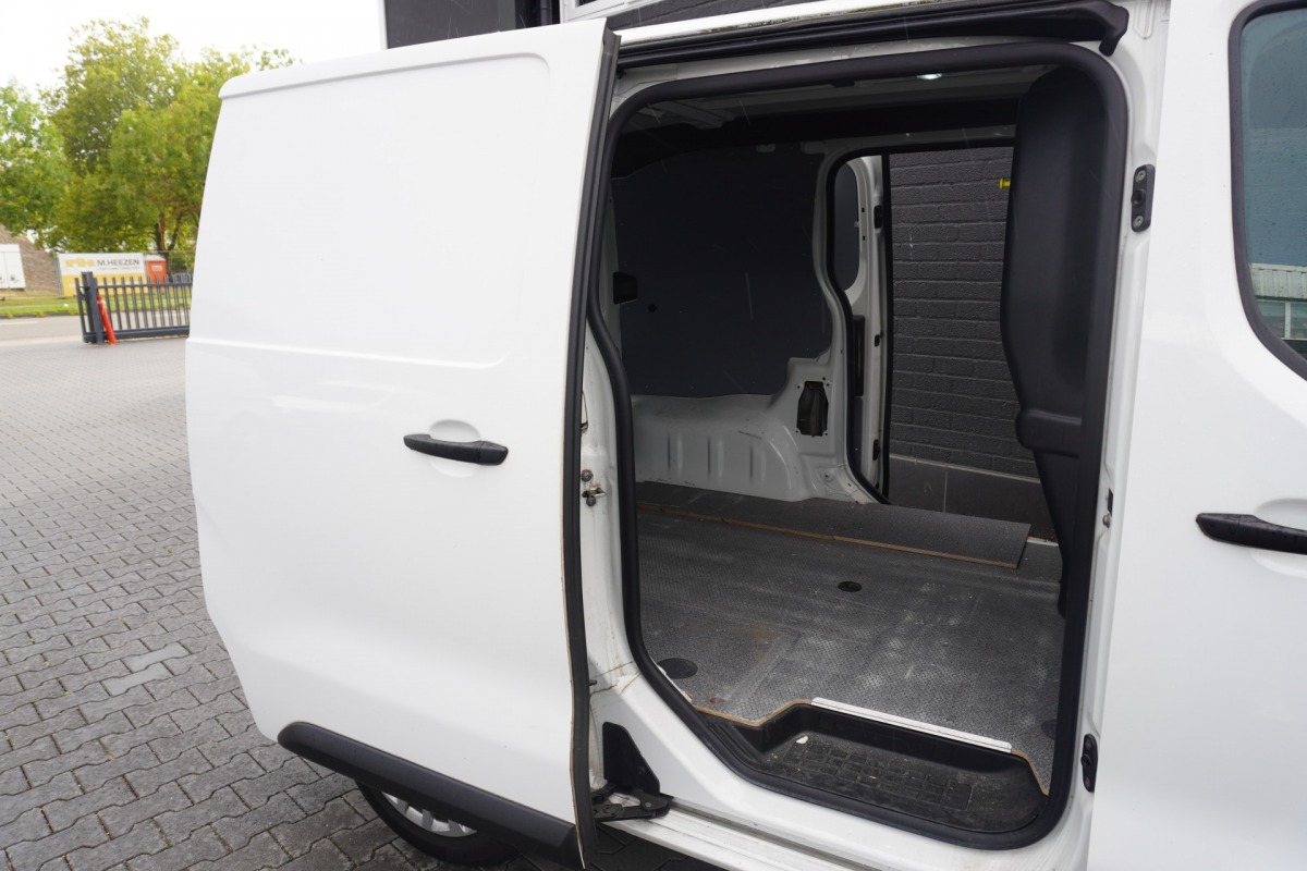 Opel Vivaro 2.0 CDTI 122PK Automaat 2x Schuifdeur EURO 6 - Airco - Navi - Cruise - € 13.950,- Excl.