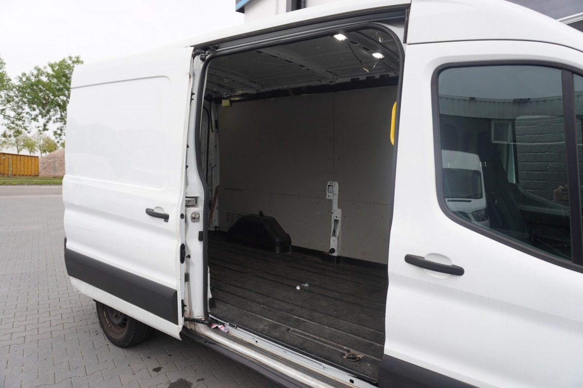 Ford Transit 2.0 TDCI 130 PK L3H2 EURO 6 - Airco -  Navi - Cruise - Schades - €9.950,- Excl.