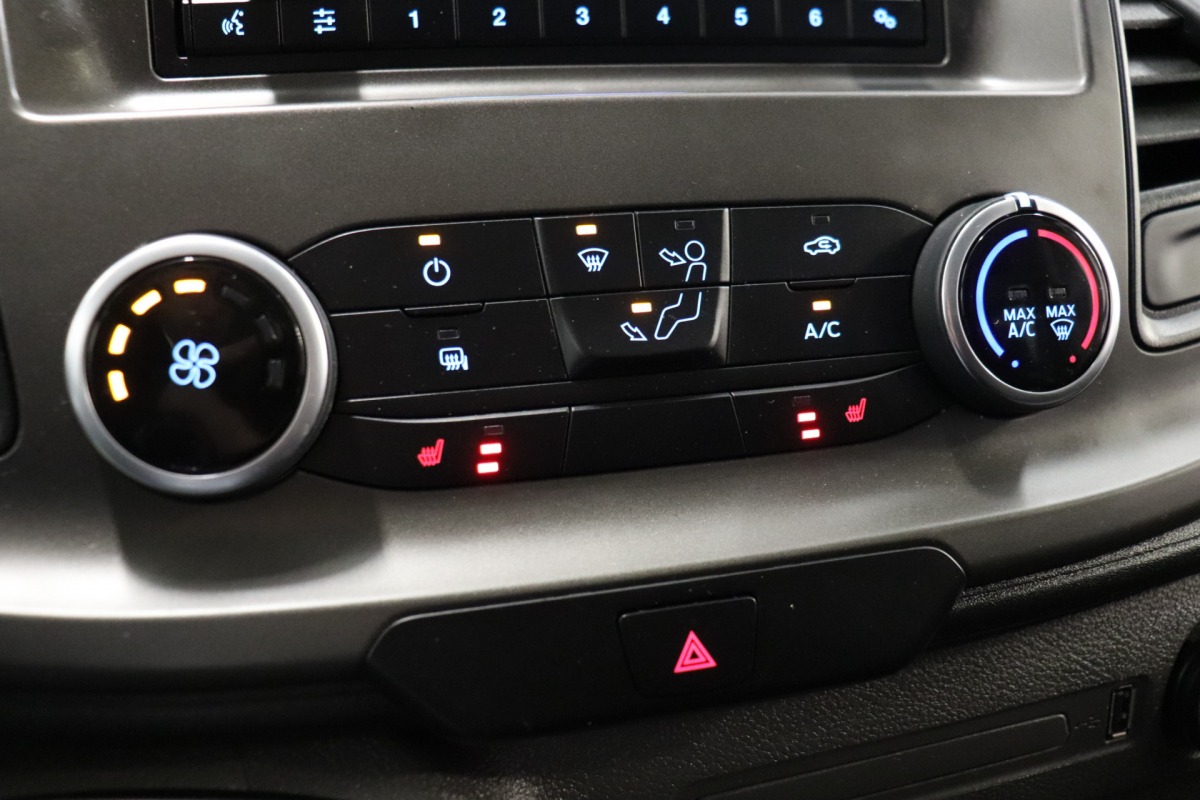 Ford Transit Custom 2.0 TDCI Dubbele Cabine EURO 6 - Airco - Cruise - PDC - € 13.900,- Excl. Ford Transit Custom 2.0 TDCI Dubbele Cabine EURO 6 - Airco - Cruise - PDC - € 13.900,- Excl.