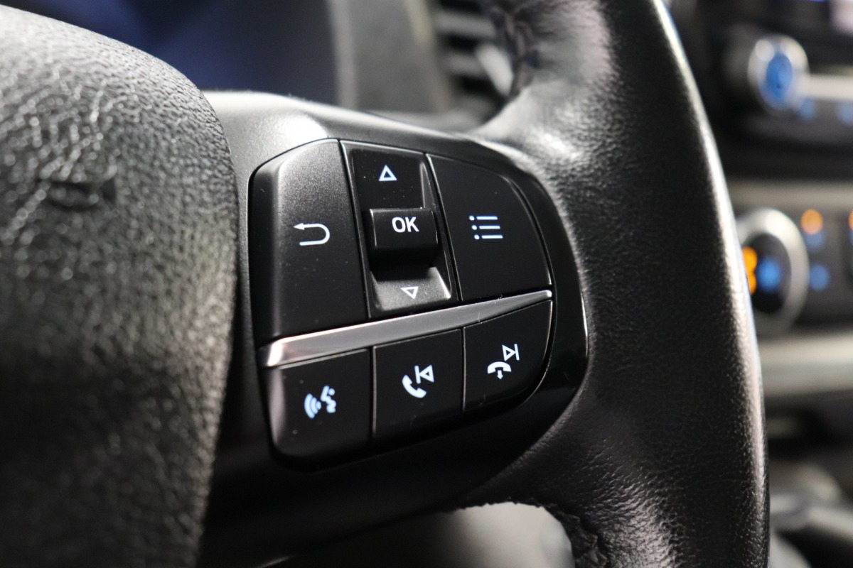 Ford Transit Custom 2.0 TDCI 130PK L2 EURO 6 - Airco - Cruise - PDC - €15.950,- Excl. Ford Transit Custom 2.0 TDCI 130PK L2 EURO 6 - Airco - Cruise - PDC - €15.950,- Excl.