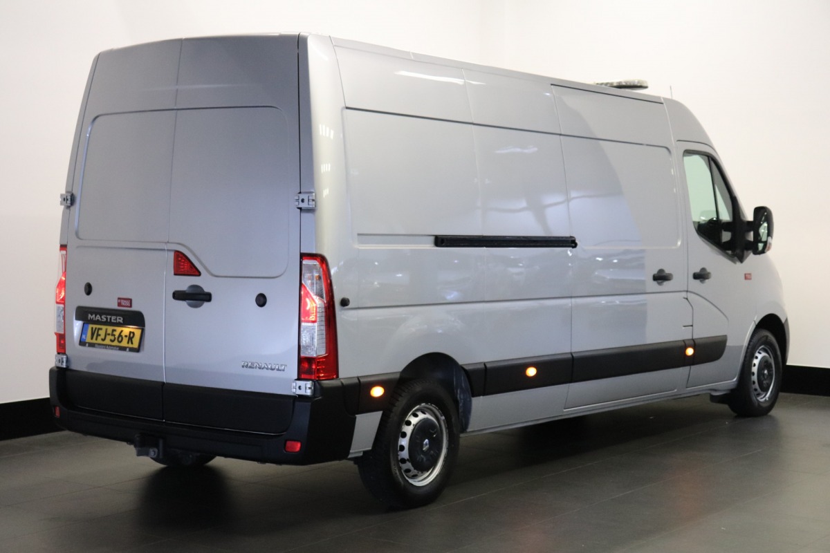 Renault Master 2.3 dCi 146PK L3H2 EURO 6 - AC/Climate - Navi - Cruise - € 16.900,- Excl.