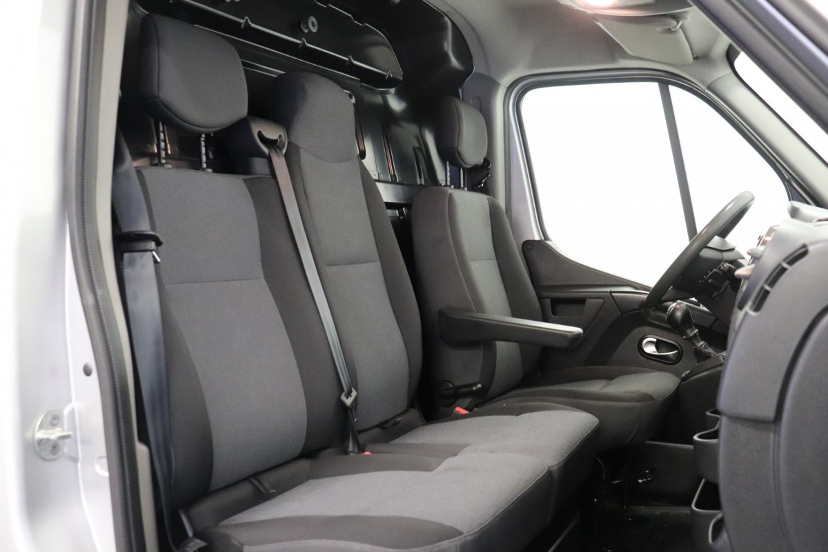 Renault Master 2.3 dCi 146PK L3H2 EURO 6 - AC/Climate - Navi - Cruise - € 16.900,- Excl.