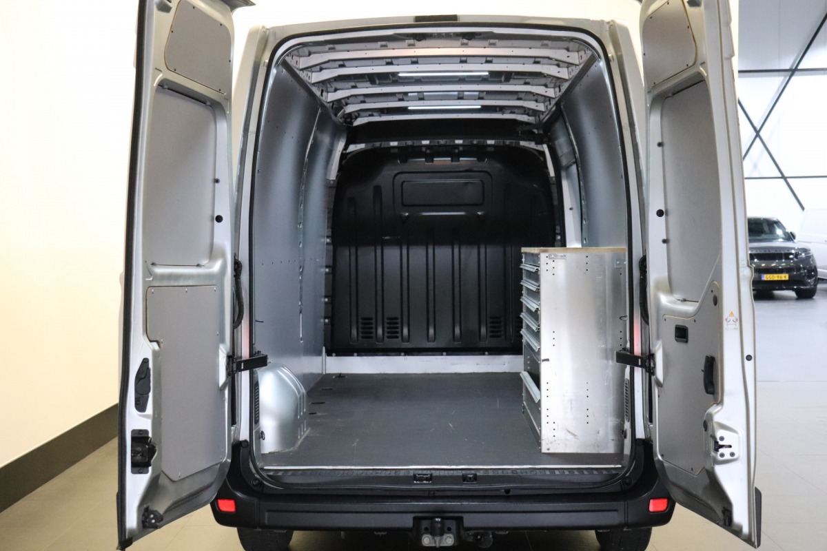 Renault Master 2.3 dCi 146PK L3H2 EURO 6 - AC/Climate - Navi - Cruise - € 16.900,- Excl.