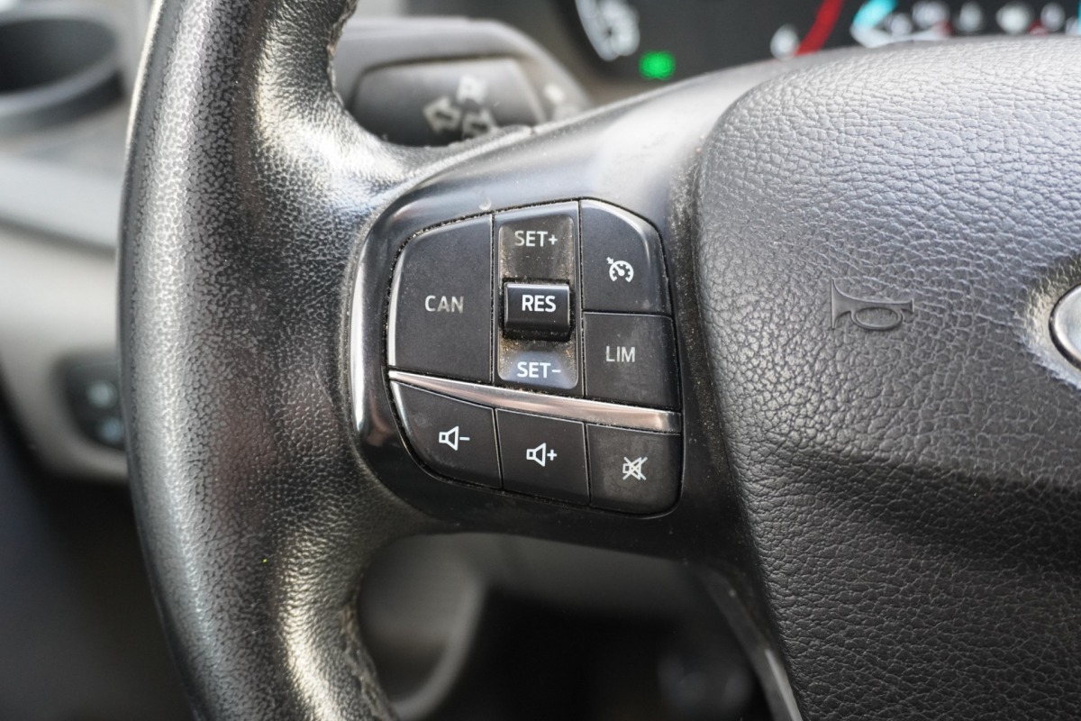 Ford Transit Custom 2.0 TDCI EURO 6 - Airco - Cruise - PDC - Trekhaak - € 13.900,- Excl.