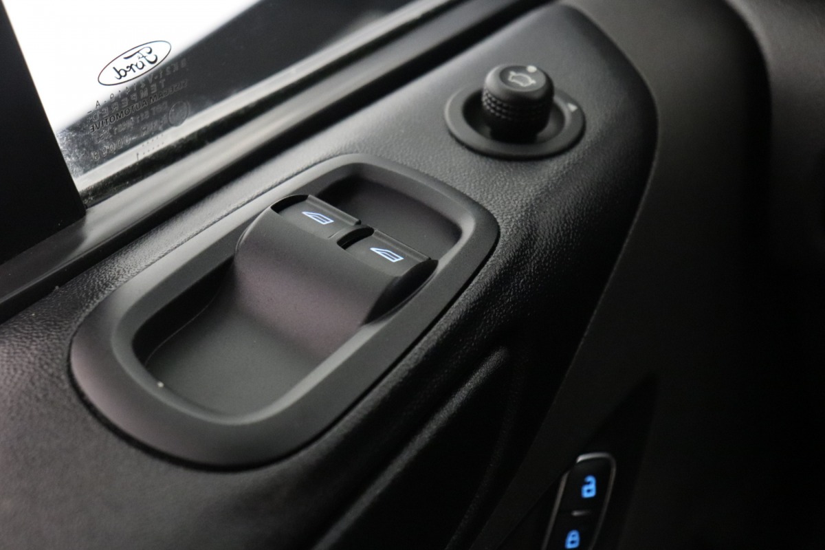 Ford Transit Custom 2.0 TDCI EURO 6 - Airco - Cruise - PDC - €14.950,- Excl.