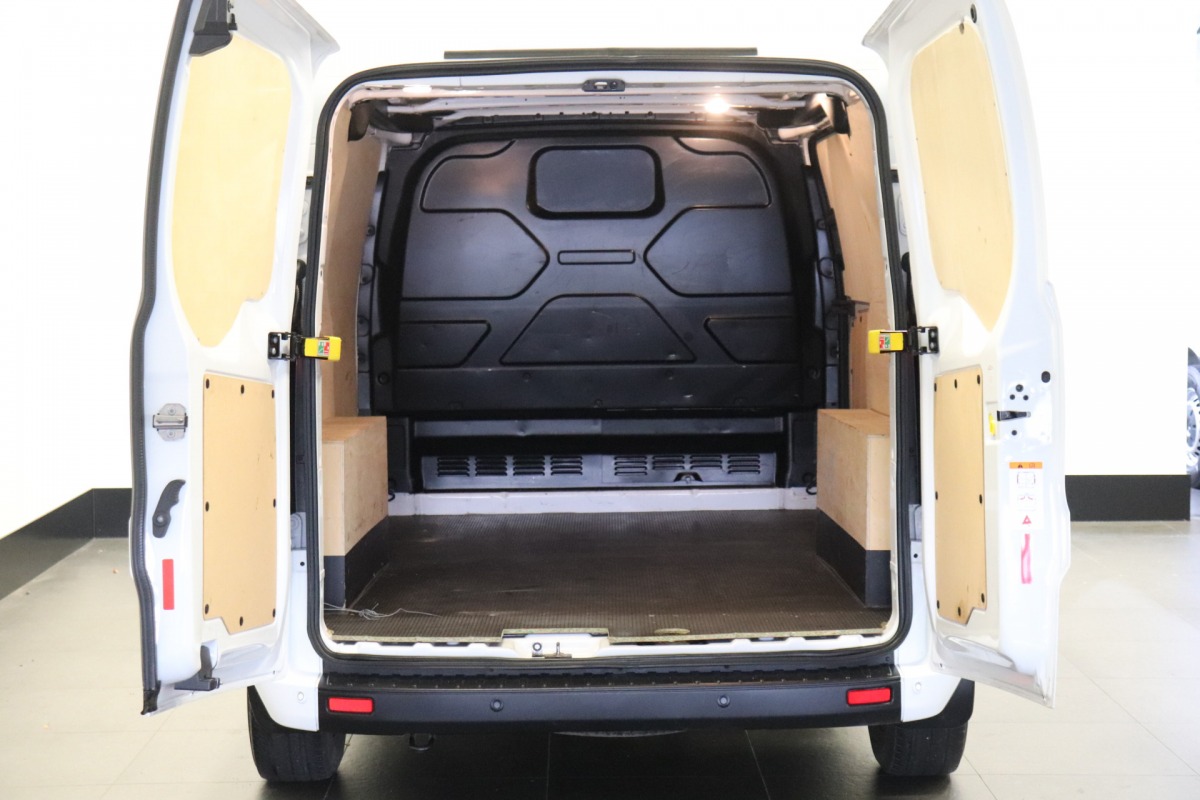 Ford Transit Custom 2.0 TDCI EURO 6 - Airco - Cruise - PDC - €14.950,- Excl.