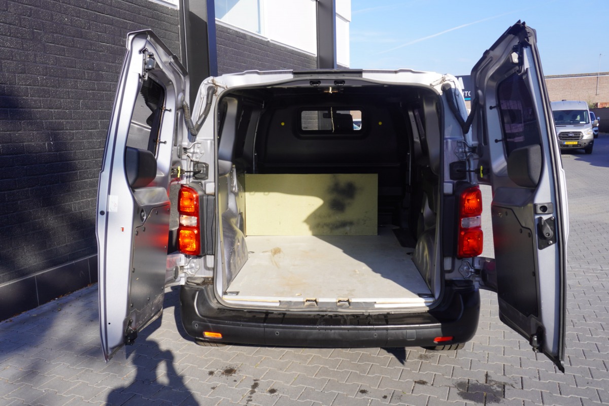 Opel Vivaro Opel Vivaro 2.0 CDTI 177PK L2 Automaat EURO 6 - Airco - Navi - Cruise - € 13.950,- Excl.
