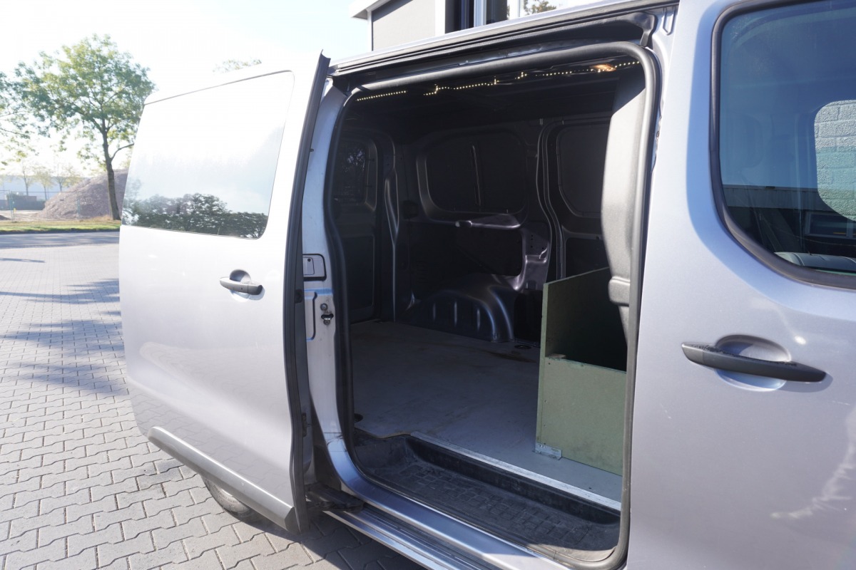 Opel Vivaro Opel Vivaro 2.0 CDTI 177PK L2 Automaat EURO 6 - Airco - Navi - Cruise - € 13.950,- Excl.