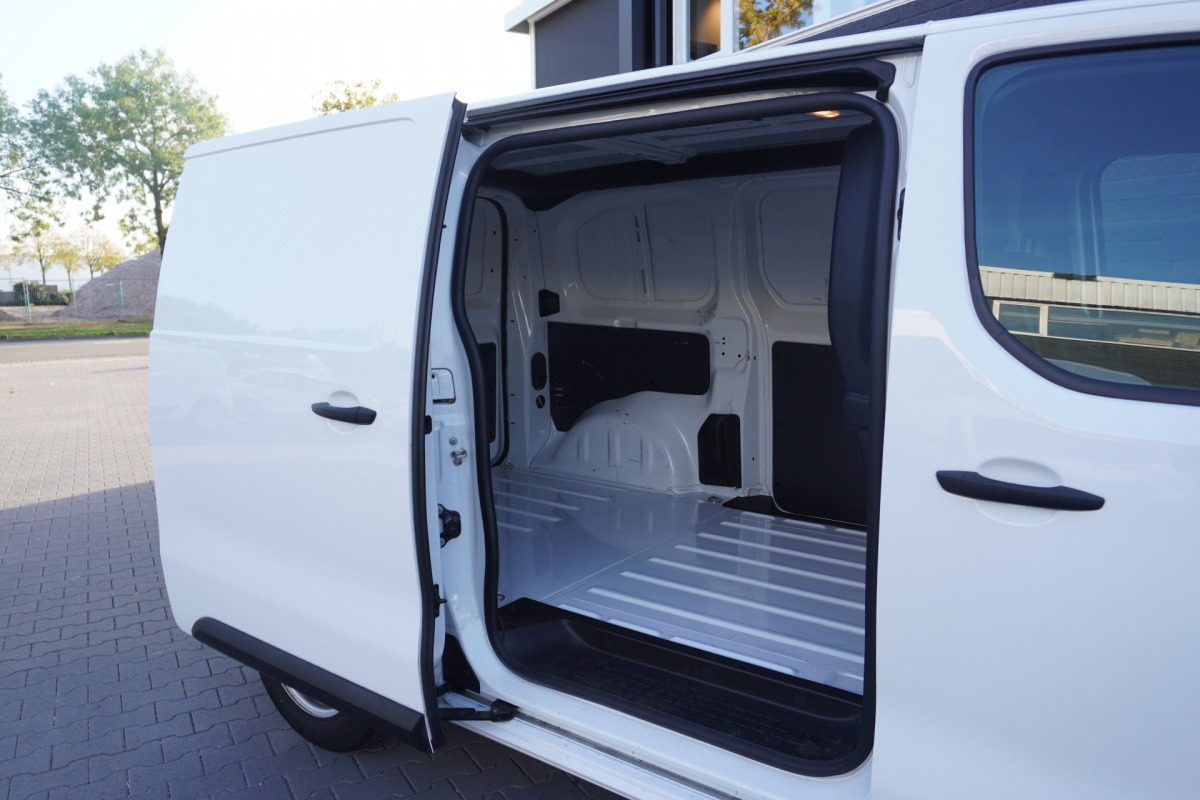 Citroën Jumpy 2.0 BlueHDI L2 144PK EURO 6 - Airco - Navi - Cruise - € 16.950,- Excl. Citroën Jumpy 2.0 BlueHDI L2 144PK EURO 6 - Airco - Navi - Cruise - € 16.950,- Excl.