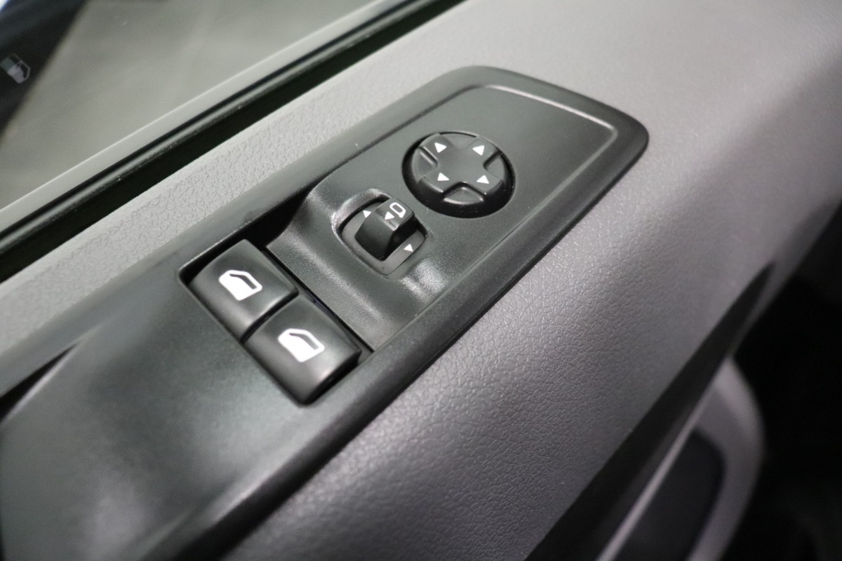 Peugeot Expert 2.0 BlueHDI L2 EURO 6 - Airco - Navi - Cruise - PDC - € 16.900,-  Excl.