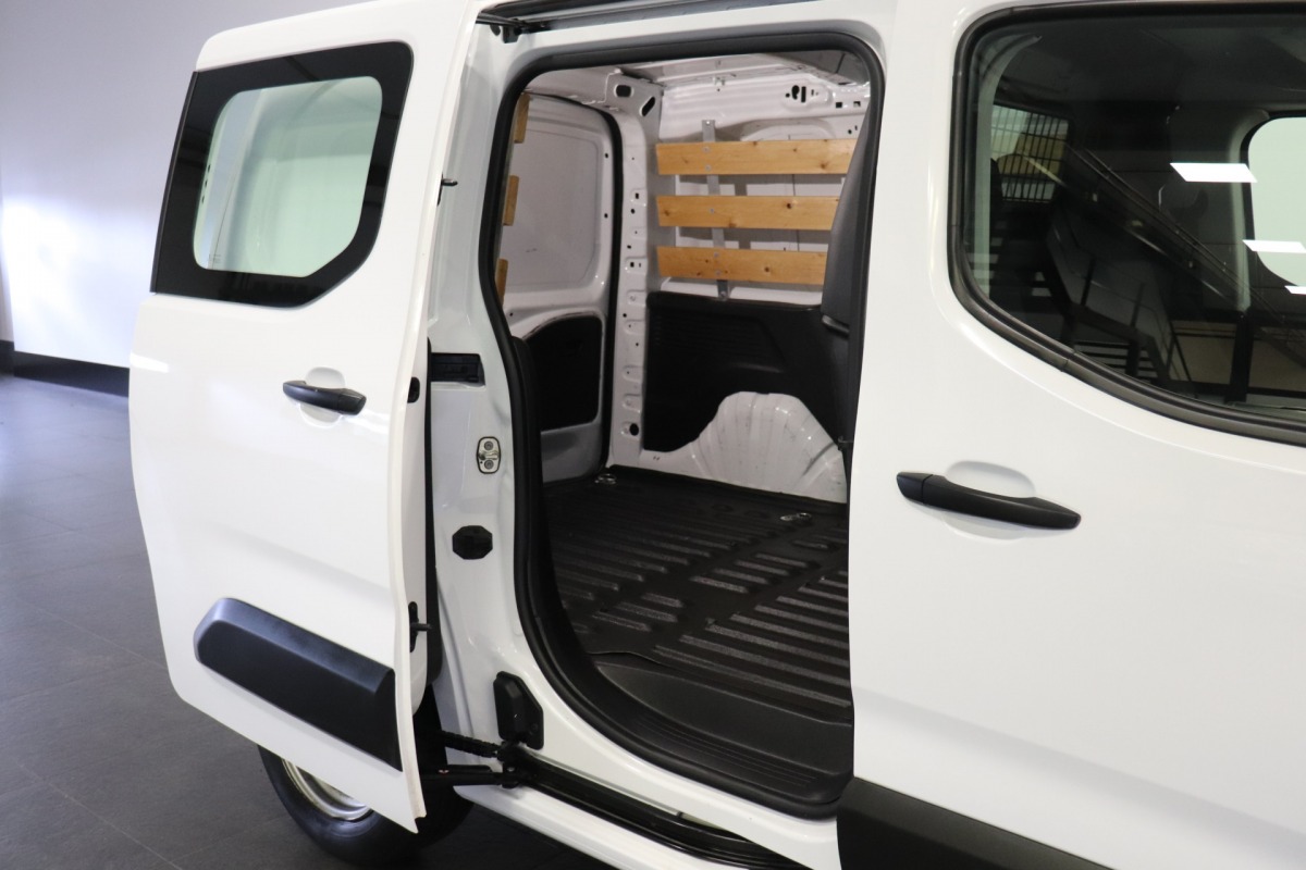 Peugeot Partner 1.2 PT 110PK Benzine! EURO 6 - Airco - Navi - Cruise - € 11.900,- Excl.