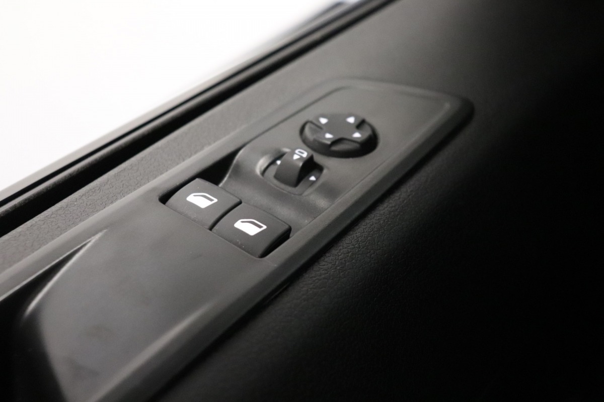 Opel Vivaro 1.5 CDTI L2 EURO 6 - Airco - Cruise - PDC- €16.900,- Excl. Opel Vivaro 1.5 CDTI L2 EURO 6 - Airco - Cruise - PDC- €16.900,- Excl.