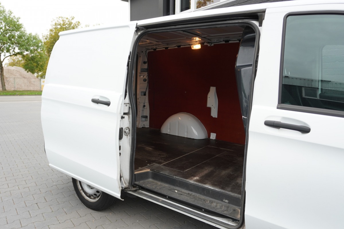 Mercedes-Benz Vito 114 CDI Automaat Lang EURO 6 - Airco - Cruise - PDC - € 9.950,- Excl. Mercedes-Benz Vito 114 CDI Automaat Lang EURO 6 - Airco - Cruise - PDC - € 9.950,- Excl.