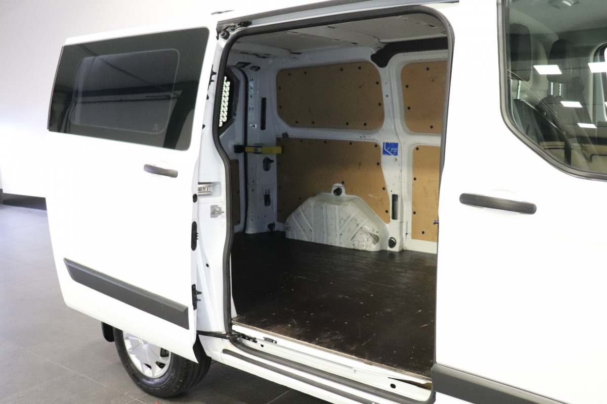 Ford Transit Custom 2.0 TDCI EURO 6 - Airco - Navi - Cruise - €8.900,- Excl.
