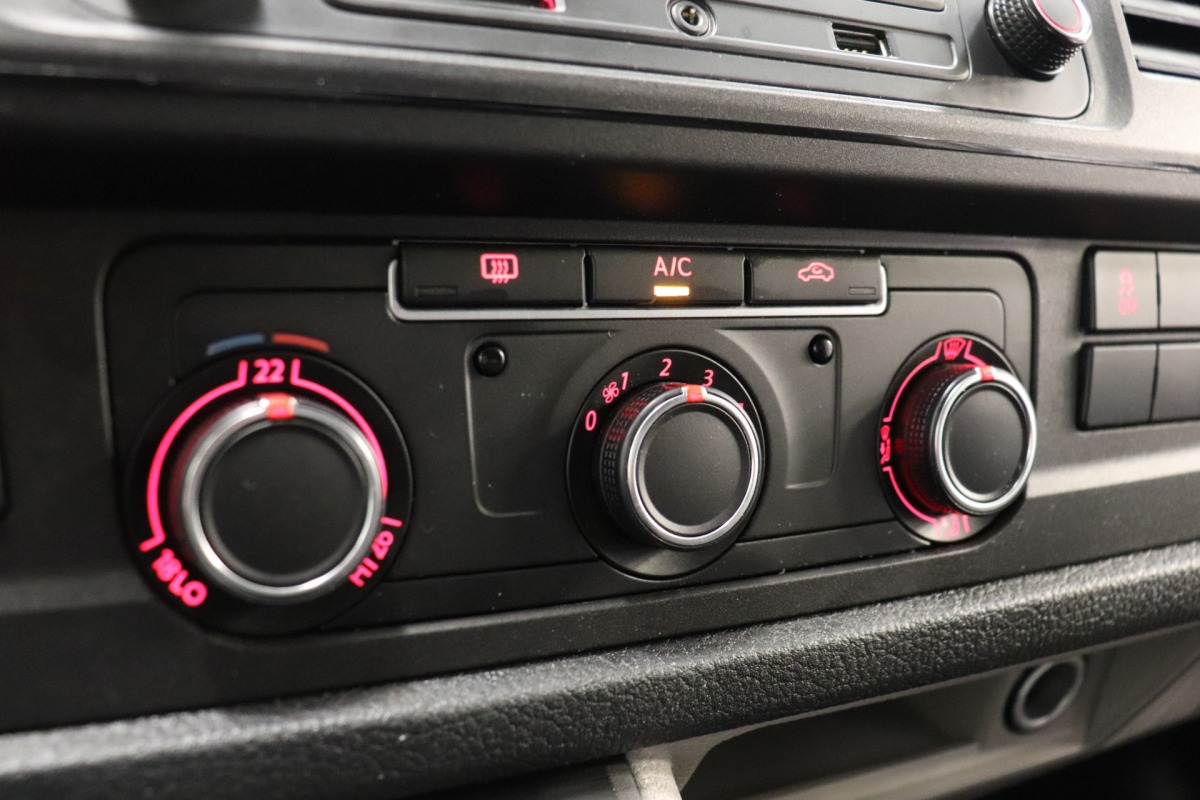 Volkswagen Transporter 2.0 TDI EURO 6 - Airco - Cruise - PDC - € 11.900,- Excl. Volkswagen Transporter 2.0 TDI EURO 6 - Airco - Cruise - PDC - € 11.900,- Excl.