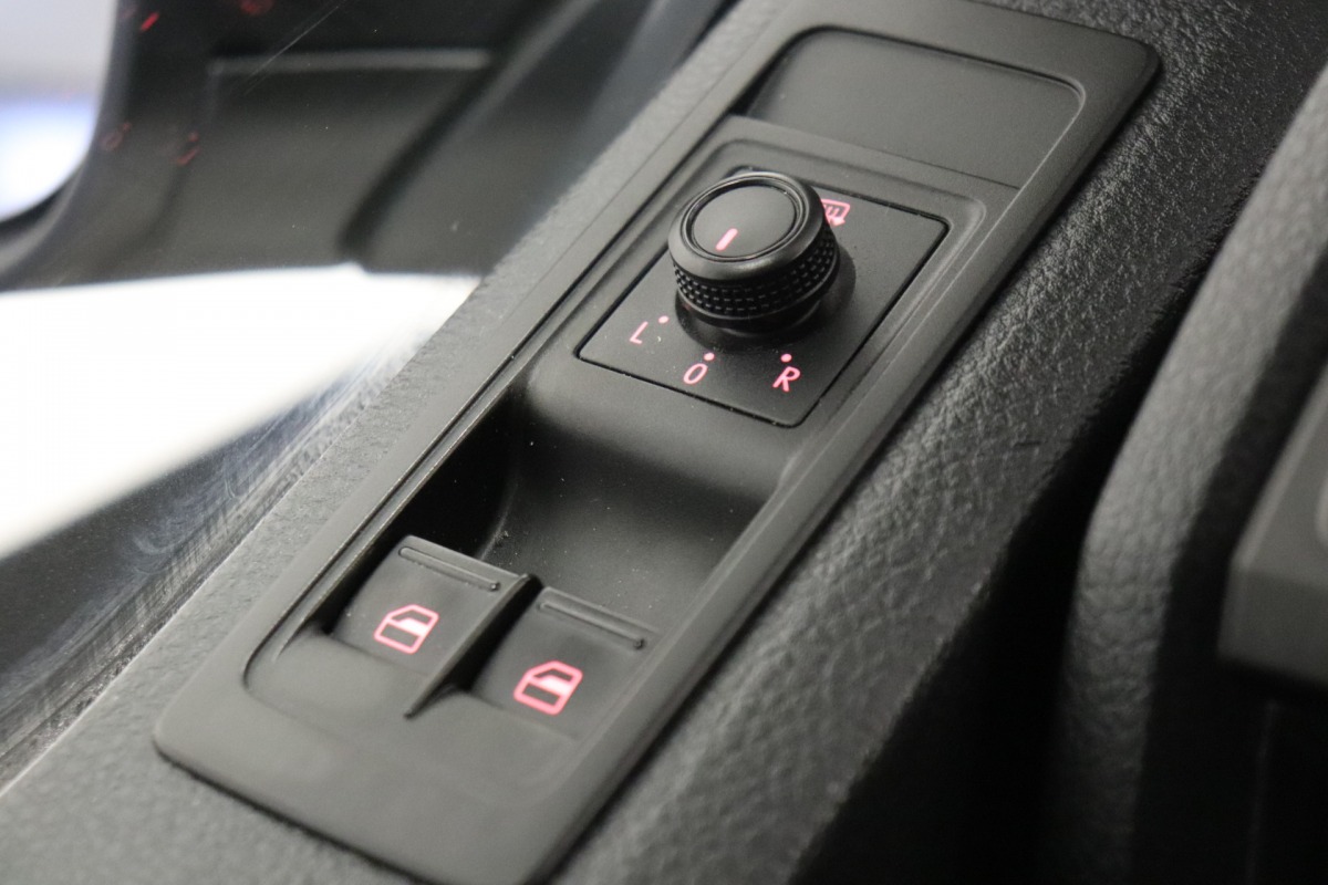 Volkswagen Transporter 2.0 TDI EURO 6 - Airco - Cruise - PDC - € 11.900,- Excl. Volkswagen Transporter 2.0 TDI EURO 6 - Airco - Cruise - PDC - € 11.900,- Excl.