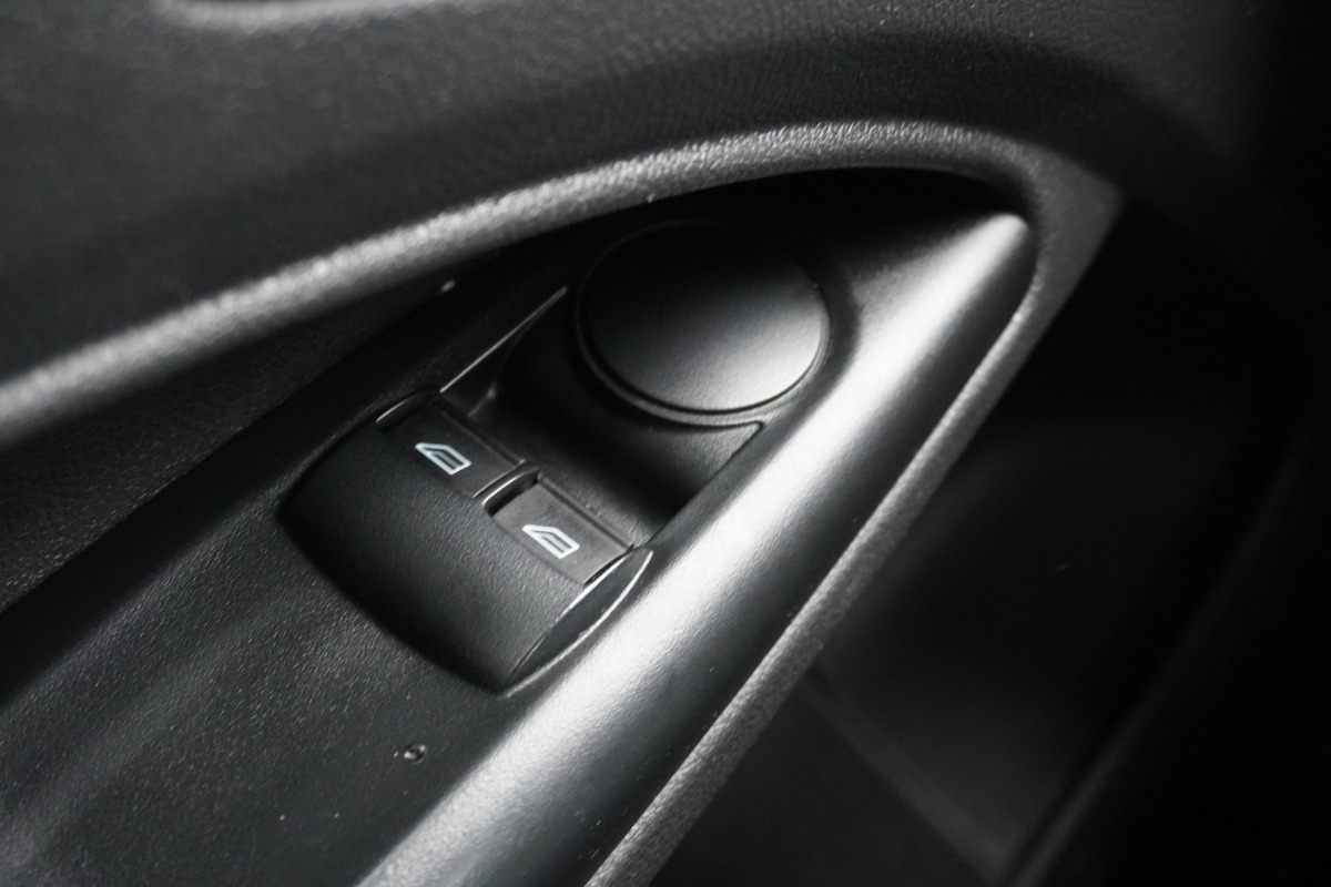 Ford Transit Connect 1.5 TDCI 100PK L2 EURO 6 - Airco - Trekhaak - € 6.950,- Excl.