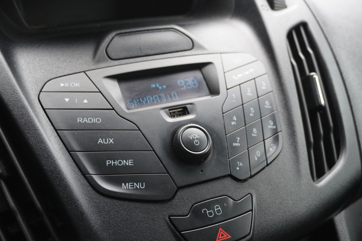Ford Transit Connect 1.5 TDCI 100PK L2 EURO 6 - Airco - Trekhaak - € 6.950,- Excl.