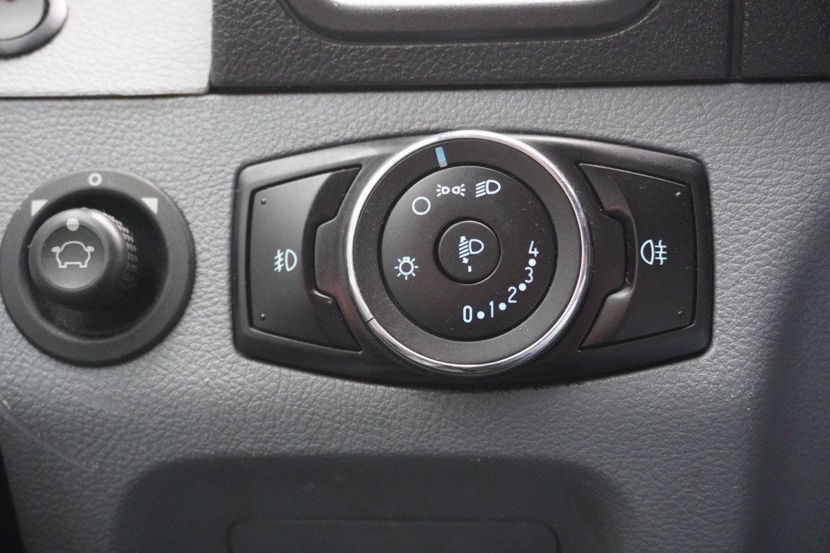 Ford Transit 2.0 TDCI 130PK L2H2 EURO 6 - Airco - Navi - Cruise - € 11.950,- Excl. Ford Transit 2.0 TDCI 130PK L2H2 EURO 6 - Airco - Navi - Cruise - € 11.950,- Excl.