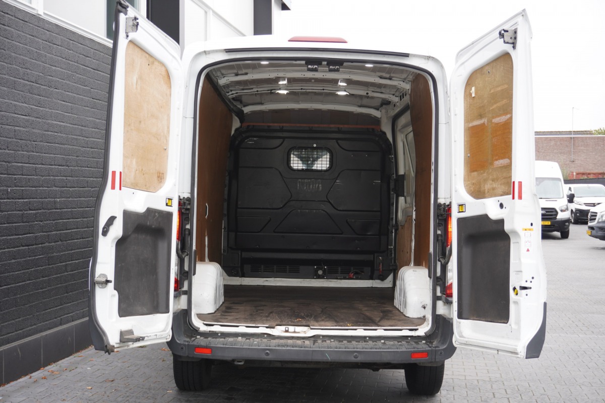 Ford Transit 2.0 TDCI 130PK L2H2 EURO 6 - Airco - Navi - Cruise - € 11.950,- Excl. Ford Transit 2.0 TDCI 130PK L2H2 EURO 6 - Airco - Navi - Cruise - € 11.950,- Excl.