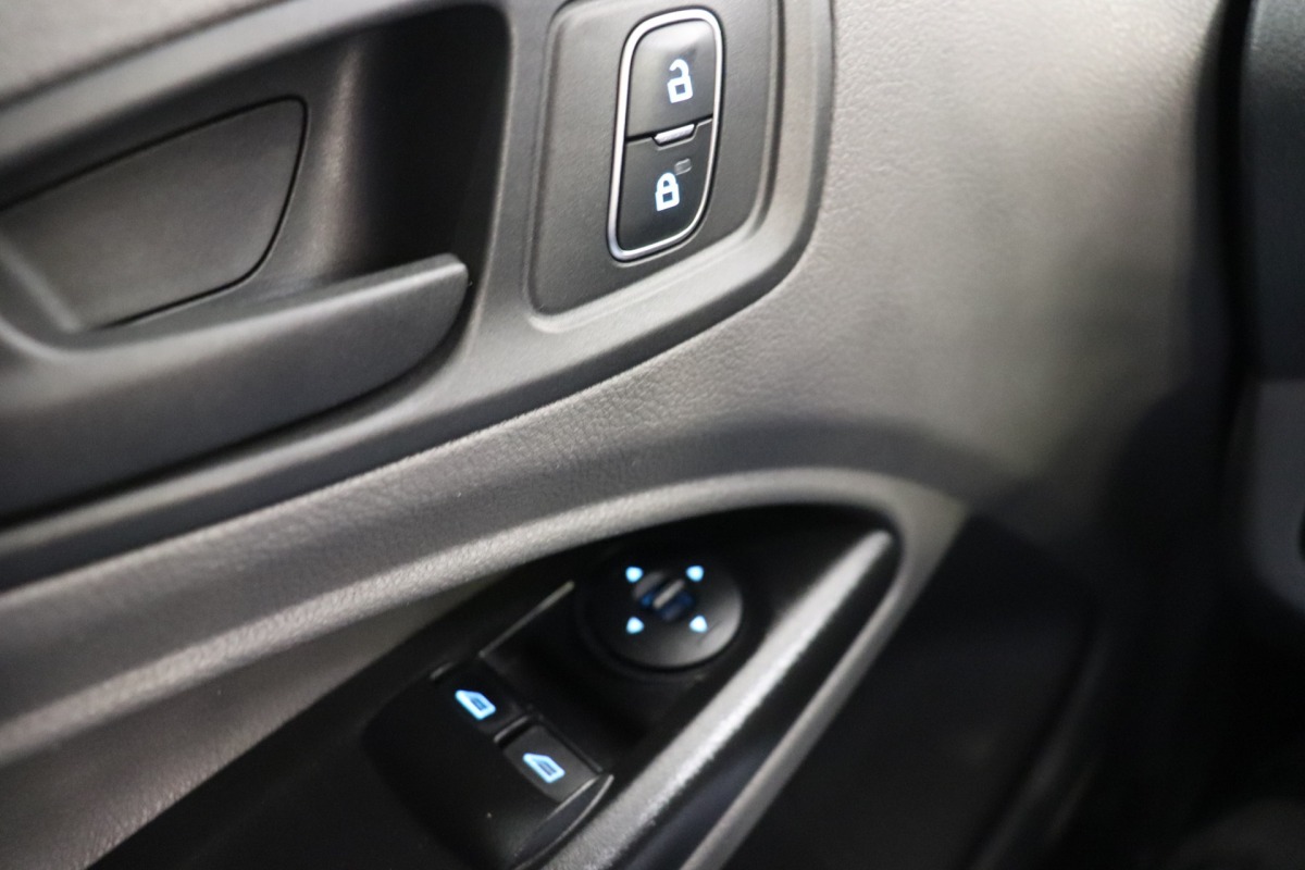 Ford Transit Connect 1.5 EcoBlue L2 EURO 6 - Airco - Navi - PDC - €13.950,- Excl. Ford Transit Connect 1.5 EcoBlue L2 EURO 6 - Airco - Navi - PDC - €13.950,- Excl.