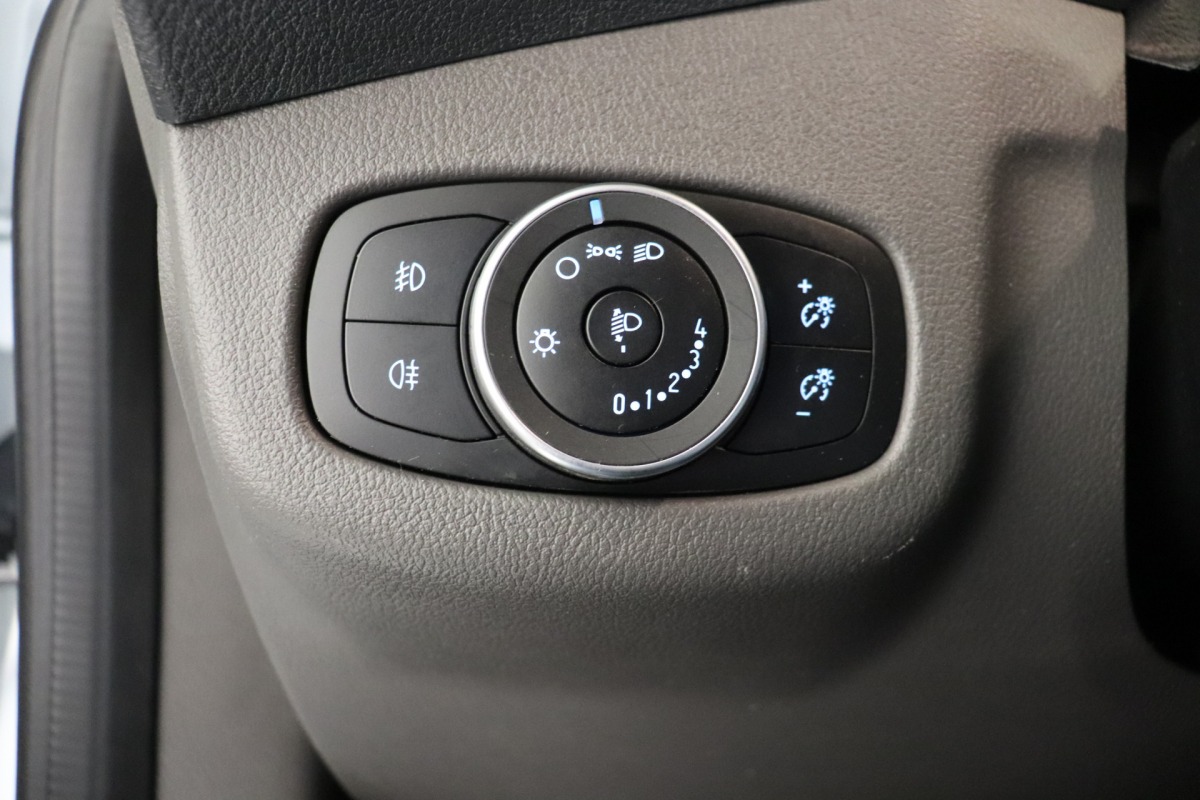 Ford Transit Connect 1.5 EcoBlue L2 EURO 6 - Airco - Navi - PDC - €13.950,- Excl. Ford Transit Connect 1.5 EcoBlue L2 EURO 6 - Airco - Navi - PDC - €13.950,- Excl.