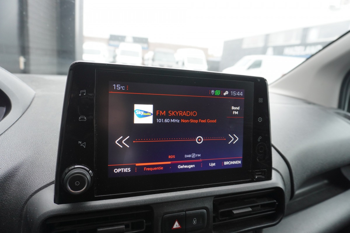 Peugeot Partner 1.2 110PK Benzine - Airco - Navi - Cruise - € 11.950,- Excl.