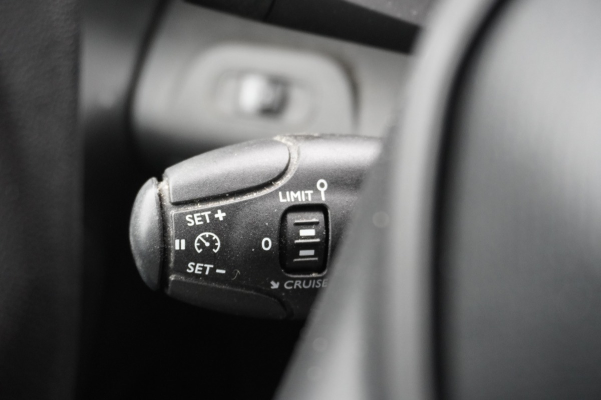 Peugeot Partner 1.2 110PK Benzine - Airco - Navi - Cruise - € 11.950,- Excl.