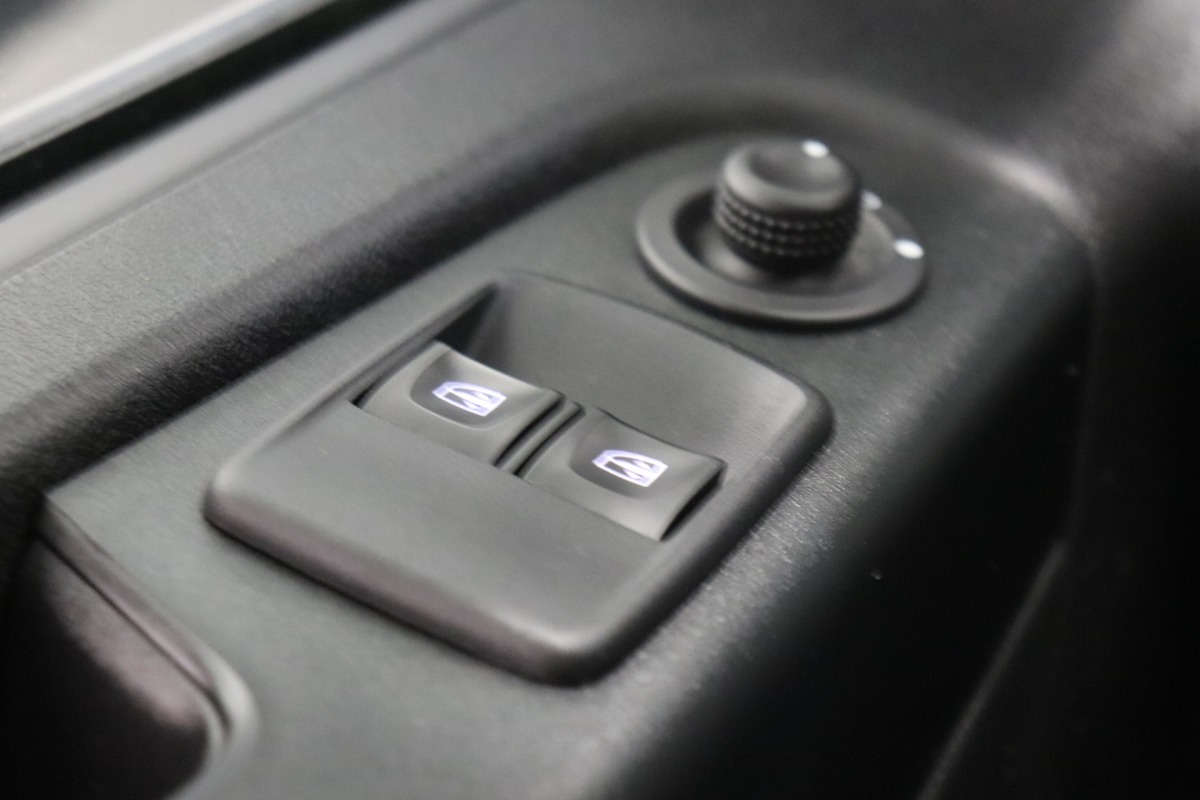 Renault Trafic 2.0 dCi 120PK 2x Schuifdeur EURO 6 - Airco - Navi - Cruise - € 15.900,- Excl.