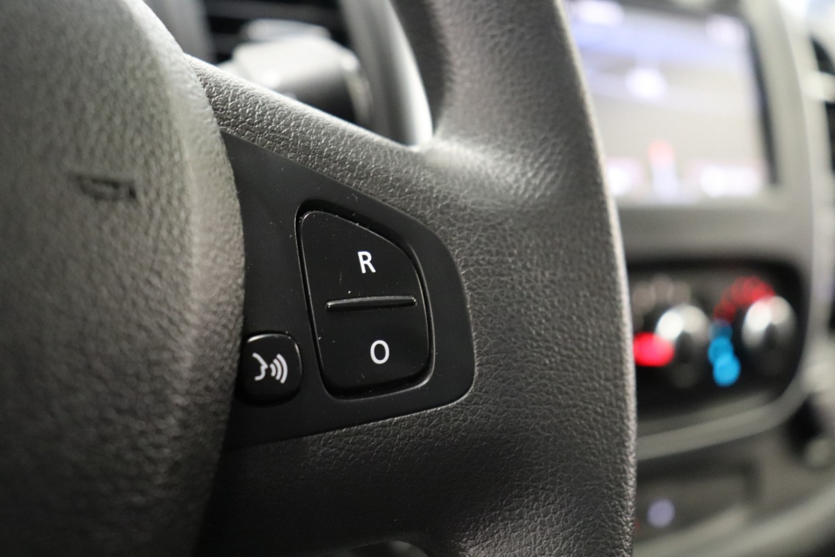 Renault Trafic 2.0 dCi 120PK 2x Schuifdeur EURO 6 - Airco - Navi - Cruise - € 15.900,- Excl.