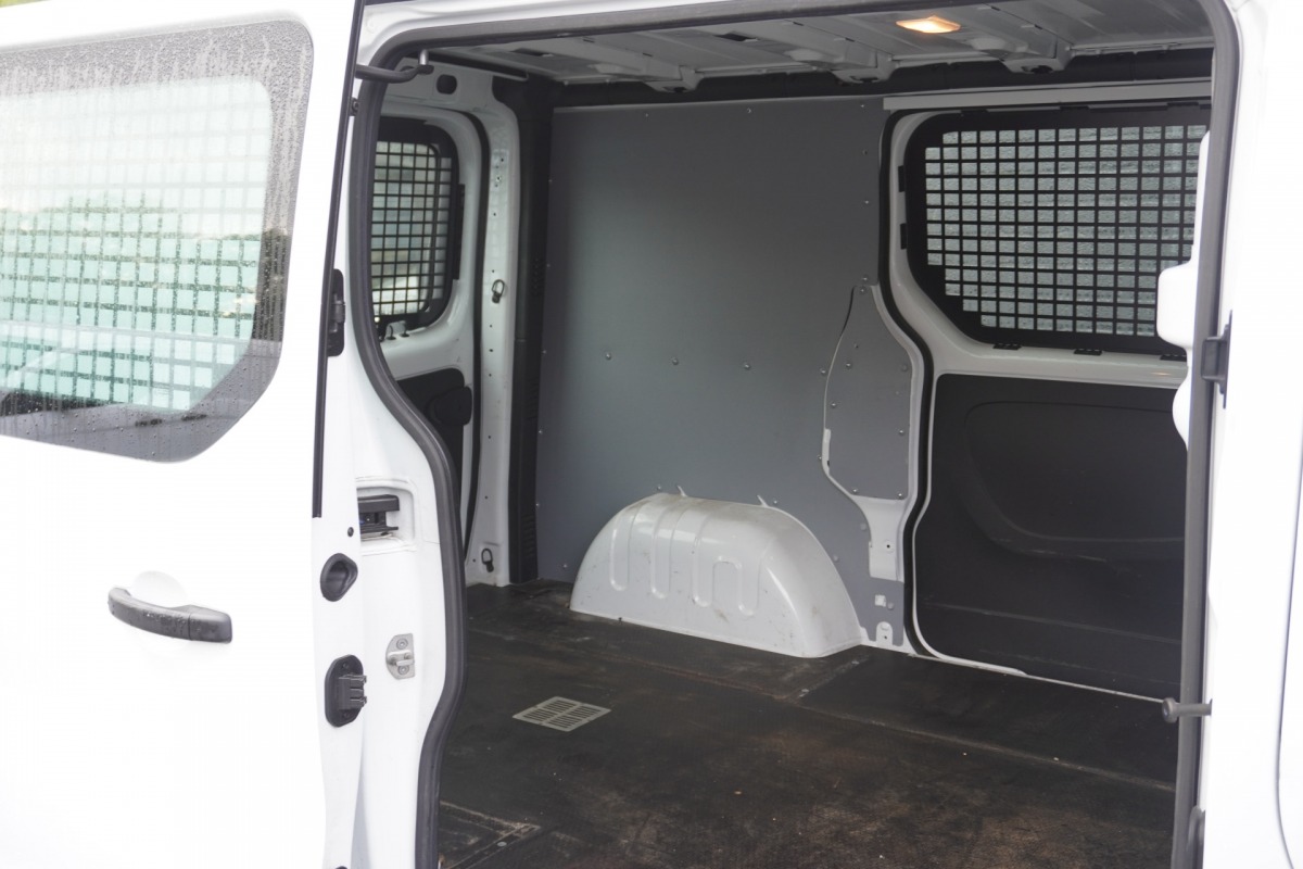 Renault Trafic 2.0 dCi 120PK 2x Schuifdeur EURO 6 - Airco - Navi - Cruise - € 15.900,- Excl. Renault Trafic 2.0 dCi 120PK 2x Schuifdeur EURO 6 - Airco - Navi - Cruise - € 15.900,- Excl.