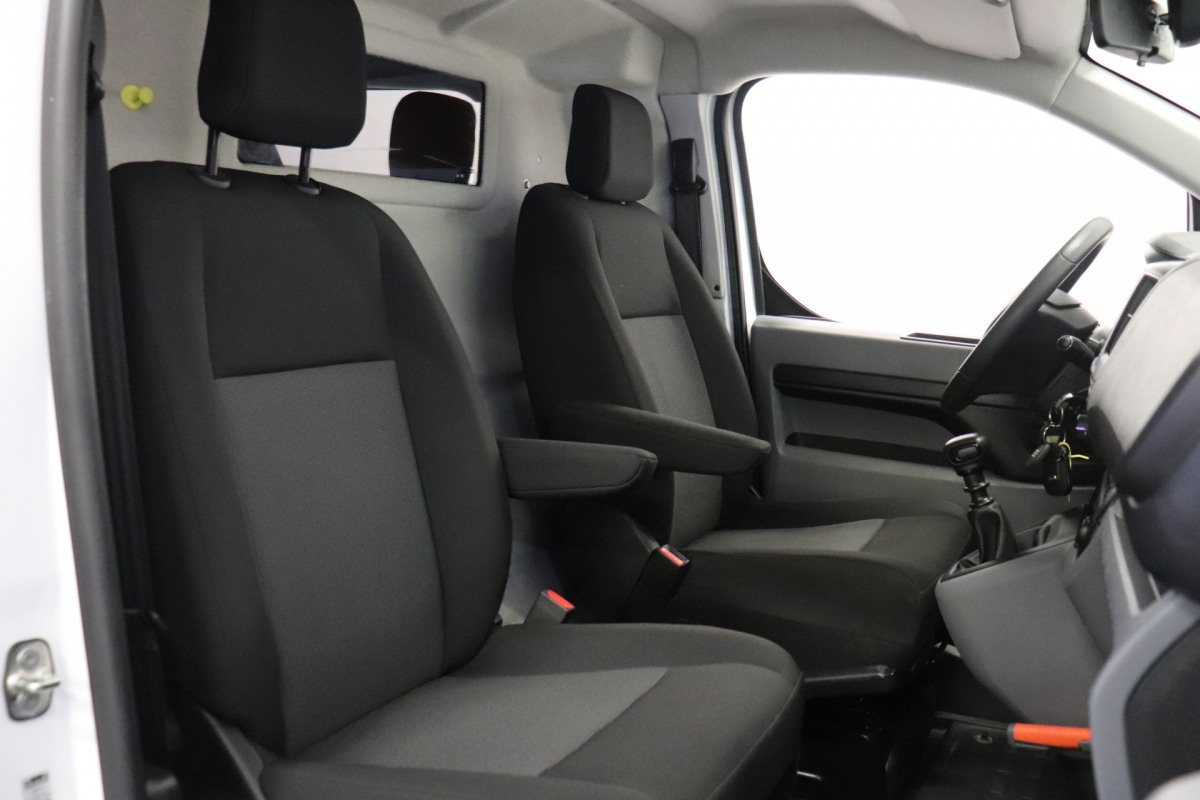 Opel Vivaro 1.5 CDTI L2 EURO 6 - Airco - Navi - Cruise - Stoelverwarming - € 12.950,- Excl.