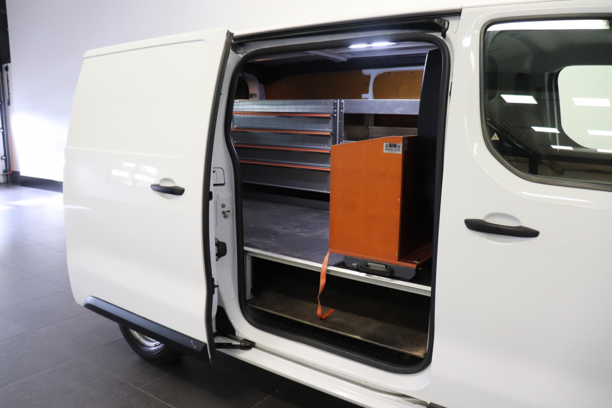 Opel Vivaro 1.5 CDTI L2 EURO 6 - Airco - Navi - Cruise - Stoelverwarming - € 12.950,- Excl.