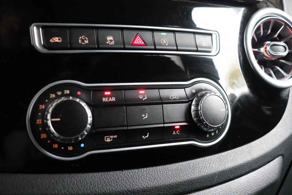 Mercedes-Benz Vito 116 CDI Extra Lang DC Comfort Automaat EURO6 - Airco - Cruise - Navi - 2 x Elektrische deur - Sfeer - € 29.900,- Ex. BTW