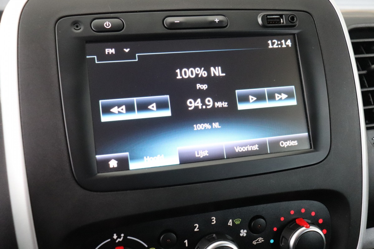 Renault Trafic 2.0 dCi 120PK L2 Dubbele cabine EURO 6 - Airco - Navi - Cruise - € 17.500,- Excl. Renault Trafic 2.0 dCi 120PK L2 Dubbele cabine EURO 6 - Airco - Navi - Cruise - € 17.500,- Excl.