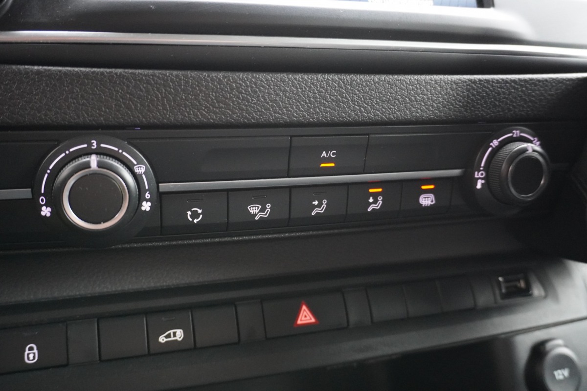 Toyota ProAce Worker 2.0 D-4D 145PK - EURO 6 - Airco - Cruise - PDC - € 16.950,- Excl.