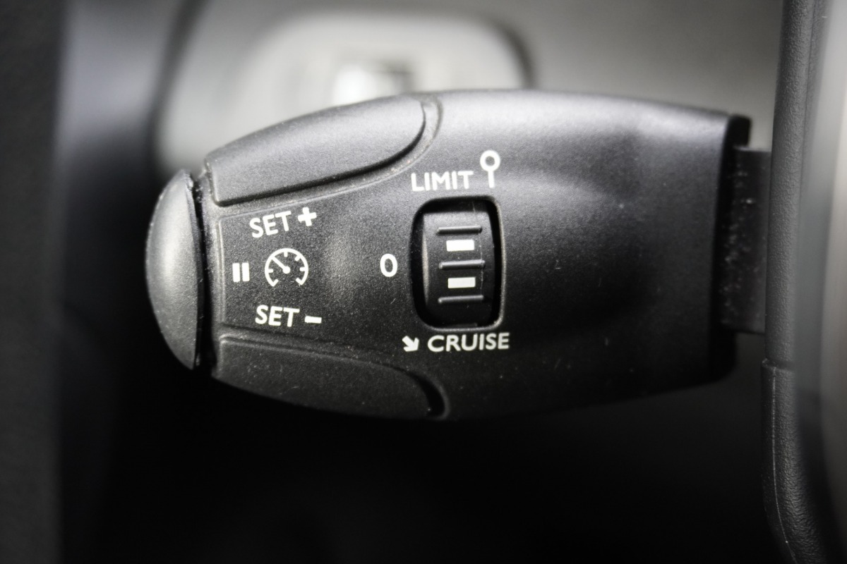 Peugeot Partner 1.2 PureTech Benzine EURO 6 - Airco - Navi - Cruise - €12.950,- Excl. Peugeot Partner 1.2 PureTech Benzine EURO 6 - Airco - Navi - Cruise - €12.950,- Excl.