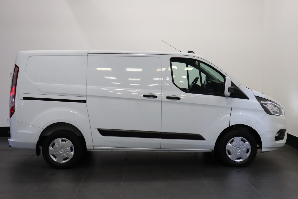 Ford Transit Custom 2.0 TDCI 130PK - EURO 6 - Airco - Navi - Cruise - €14.900,- Excl. Ford Transit Custom 2.0 TDCI 130PK - EURO 6 - Airco - Navi - Cruise - €14.900,- Excl.