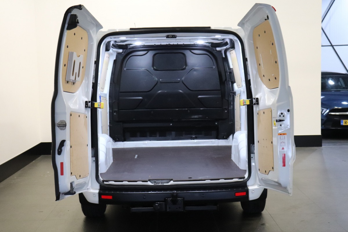 Ford Transit Custom 2.0 TDCI 130PK - EURO 6 - Airco - Navi - Cruise - €14.900,- Excl. Ford Transit Custom 2.0 TDCI 130PK - EURO 6 - Airco - Navi - Cruise - €14.900,- Excl.