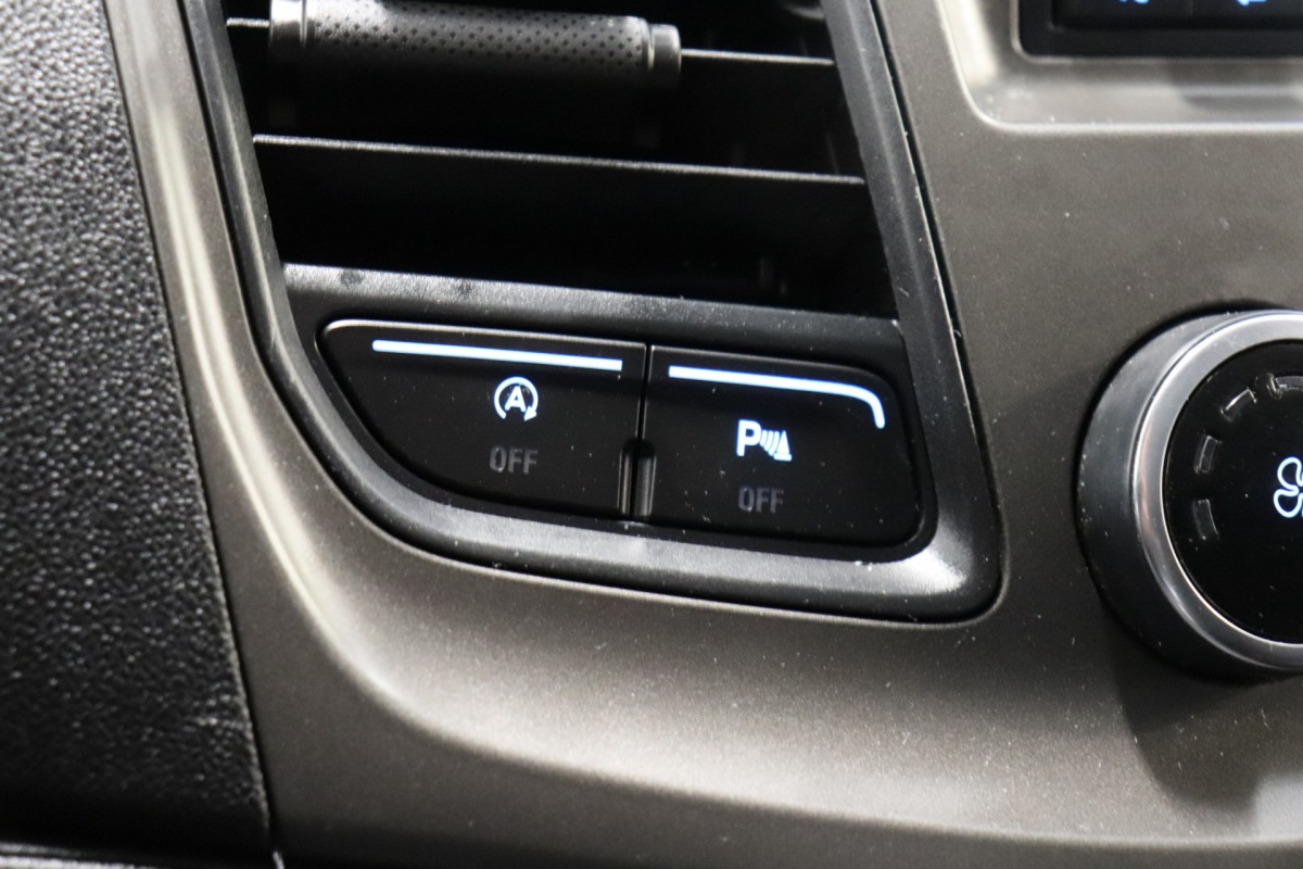 Ford Transit Custom 2.0 TDCI Dubbele Cabine - EURO 6 - Airco - Cruise - PDC - €14.900,- Excl. Ford Transit Custom 2.0 TDCI Dubbele Cabine - EURO 6 - Airco - Cruise - PDC - €14.900,- Excl.