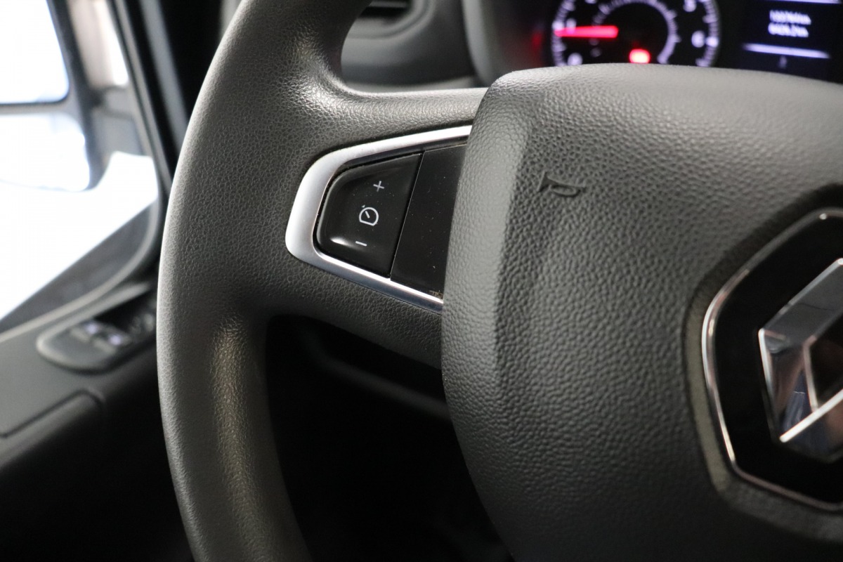 Renault Master 2.3 dCi 135PK L2H2 EURO 6 - Airco - Cruise - Camera - € 15.900,- Excl.