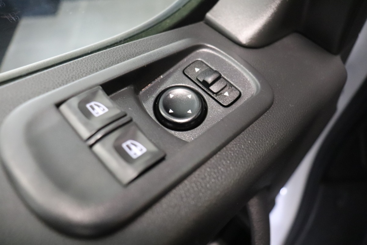 Renault Master 2.3 dCi 135PK L2H2 EURO 6 - Airco - Cruise - Camera - € 15.900,- Excl.