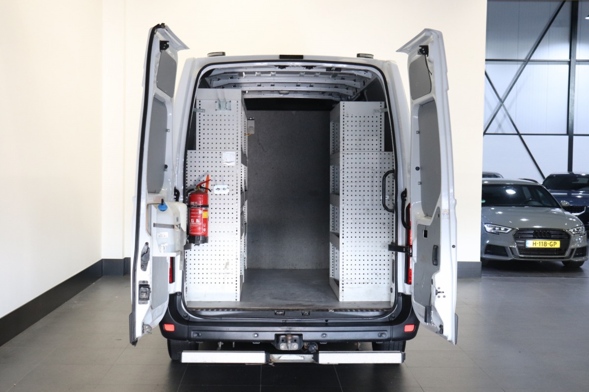 Renault Master 2.3 dCi 135PK L2H2 EURO 6 - Airco - Cruise - Camera - € 15.900,- Excl.