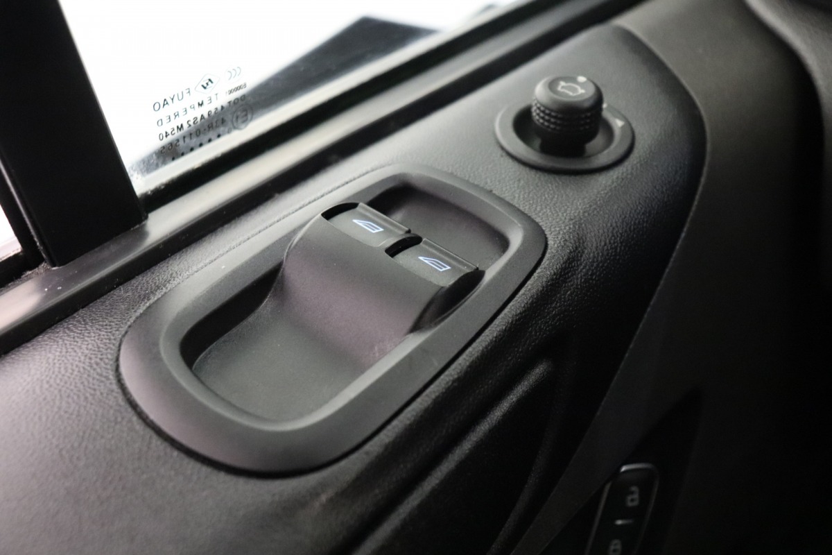 Ford Transit Custom 2.0 TDCI 130PK L2 EURO 6 - Airco - Navi - Cruise - €13.900,- Excl. Ford Transit Custom 2.0 TDCI 130PK L2 EURO 6 - Airco - Navi - Cruise - €13.900,- Excl.