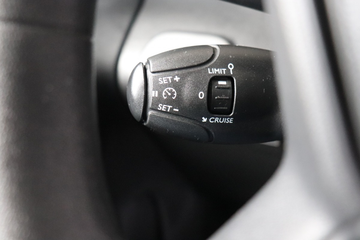 Peugeot Partner 1.2 PureTech 110PK Benzine! EURO 6 - Airco - Navi - Cruise - €12.900,- Excl. Peugeot Partner 1.2 PureTech 110PK Benzine! EURO 6 - Airco - Navi - Cruise - €12.900,- Excl.