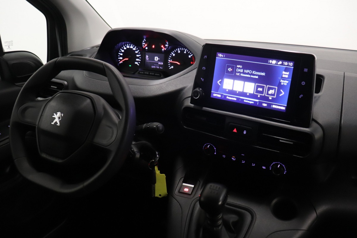 Peugeot Partner 1.2 PureTech 110PK Benzine! EURO 6 - Airco - Navi - Cruise - €12.900,- Excl. Peugeot Partner 1.2 PureTech 110PK Benzine! EURO 6 - Airco - Navi - Cruise - €12.900,- Excl.