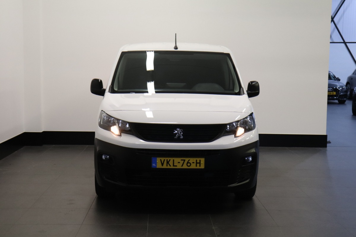 Peugeot Partner 1.2 PureTech 110PK Benzine! EURO 6 - Airco - Navi - Cruise - €12.900,- Excl. Peugeot Partner 1.2 PureTech 110PK Benzine! EURO 6 - Airco - Navi - Cruise - €12.900,- Excl.